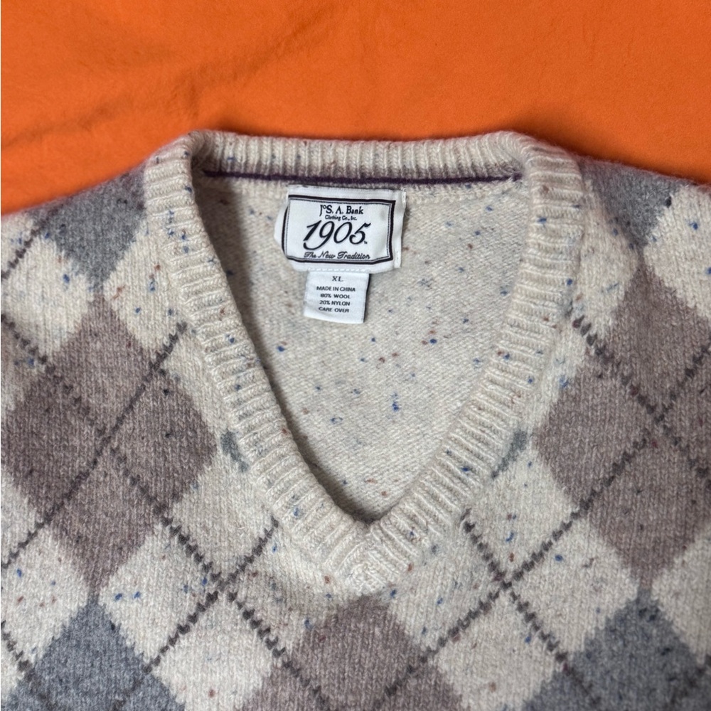 Jos. A. Bank Cozy V-Neck Argyle Sweater - Cream and Gray Size M
